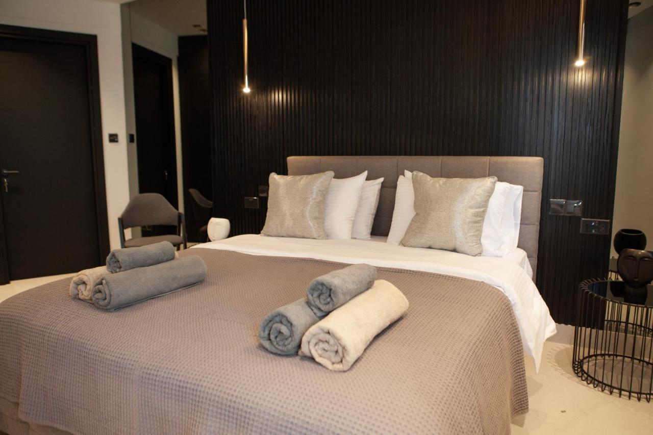 Raam Luxury Suites Larnaca Ngoại thất bức ảnh