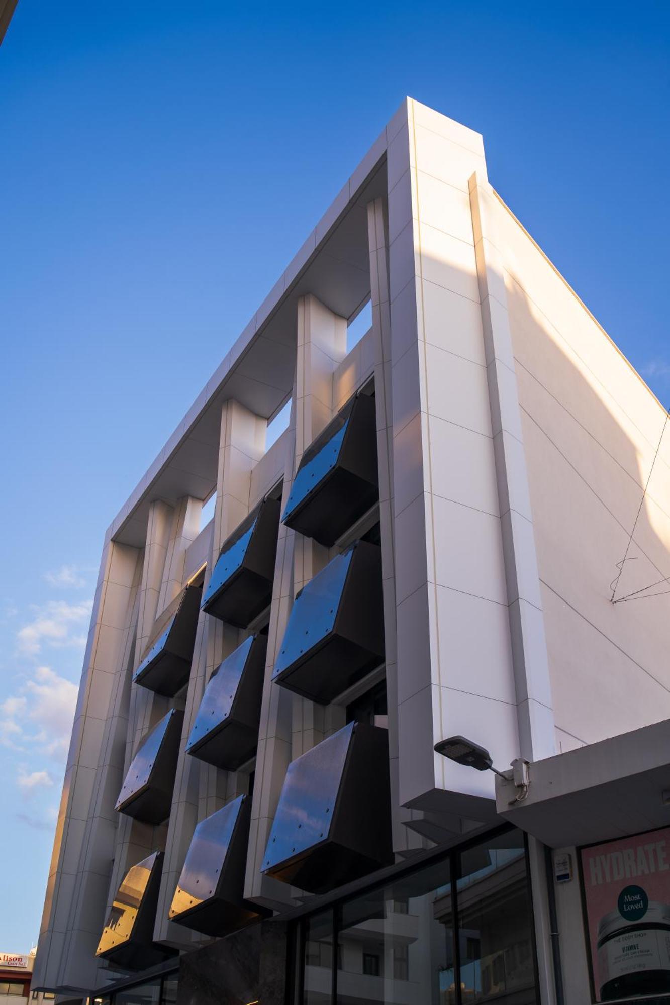 Raam Luxury Suites Larnaca Ngoại thất bức ảnh