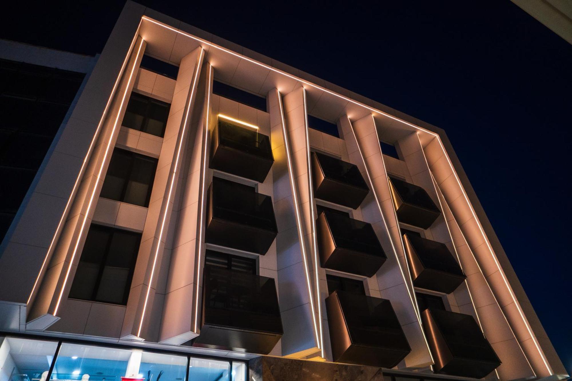 Raam Luxury Suites Larnaca Ngoại thất bức ảnh