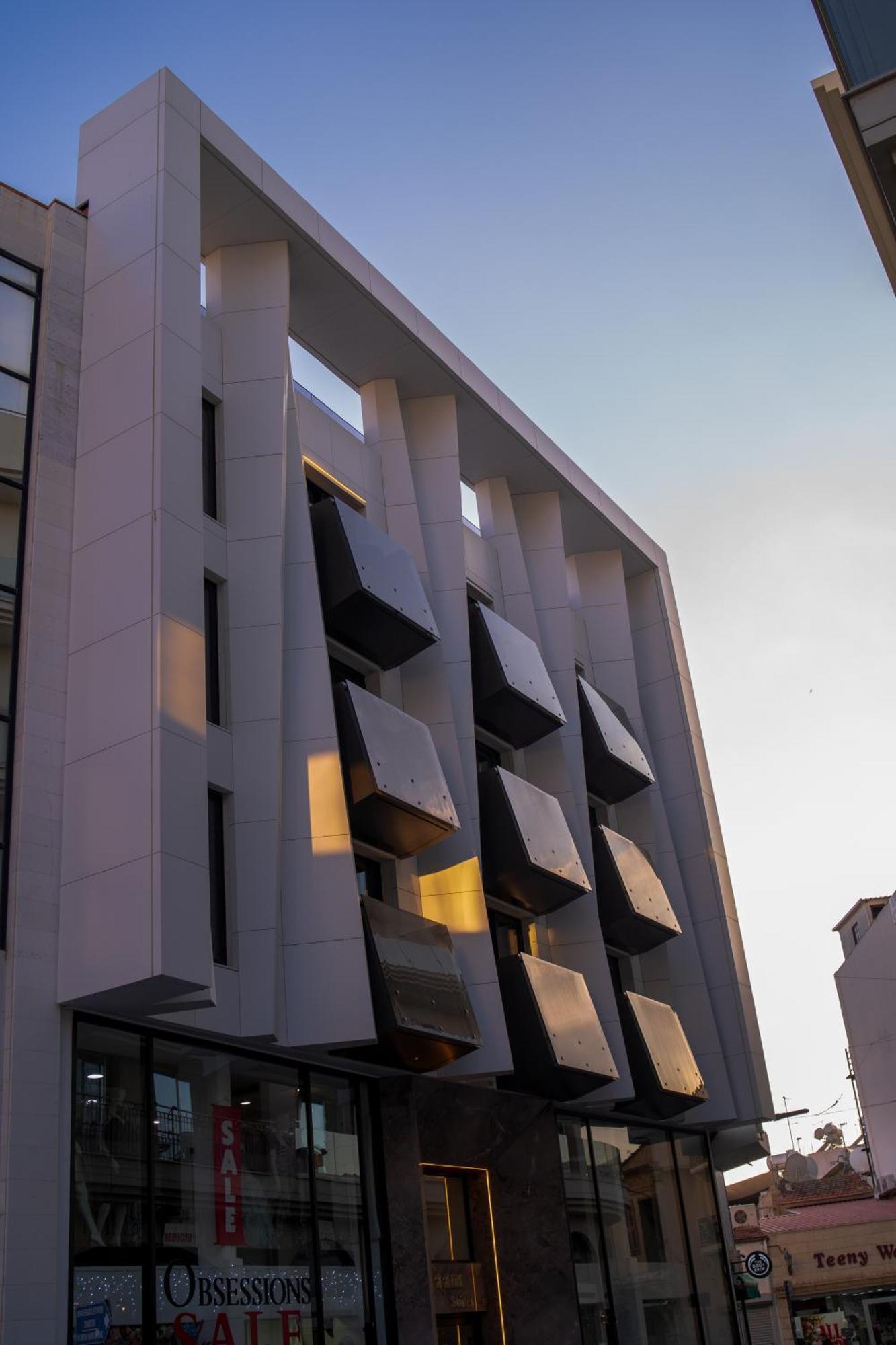 Raam Luxury Suites Larnaca Ngoại thất bức ảnh